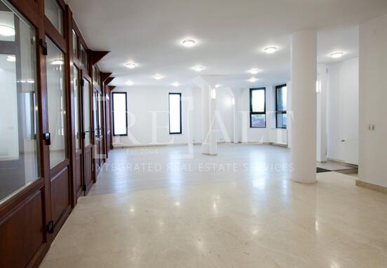 Inchiriere casa, vila 7 camere | Individuala, Renovata, Curte | Campul Pipera
