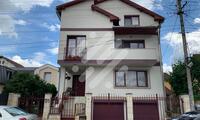 Casă / Vilă cu 10 camere de vânzare -Gruia-