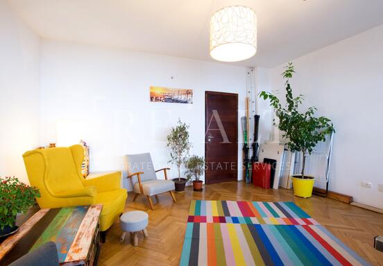 Vanzare apartament 3 camere | Semineu lemne, Centrala proprie, Renovat | Foisor