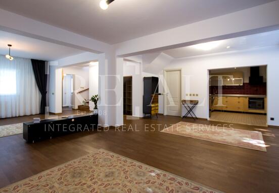 Inchiriere casa, vila 5 camere | Individuala, 400mp curte libera | Pipera