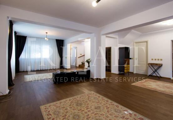 Inchiriere casa, vila 5 camere | Individuala, 400mp curte libera | Pipera